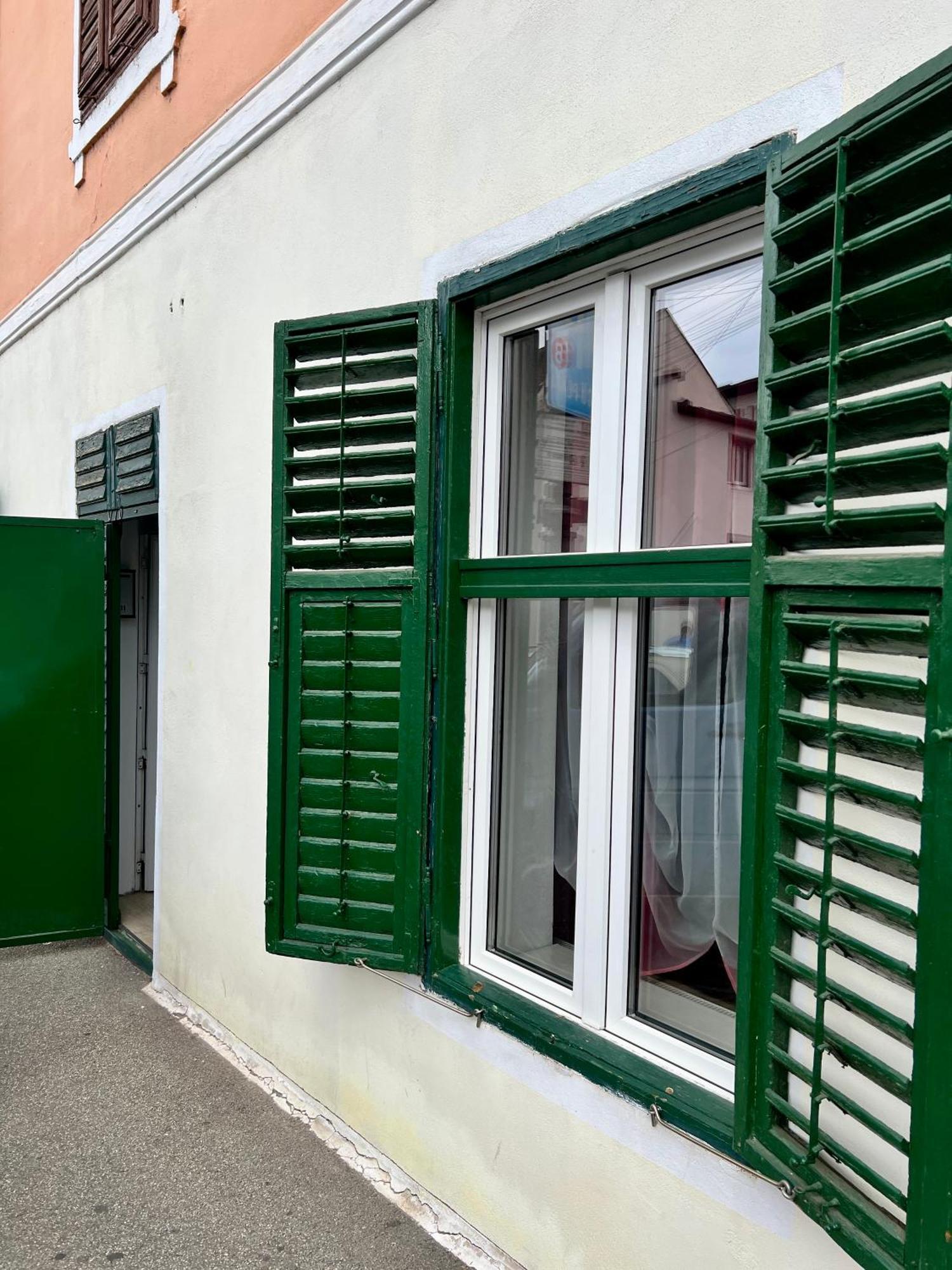 Vio'S Getaway Apartment Sibiu Exterior photo