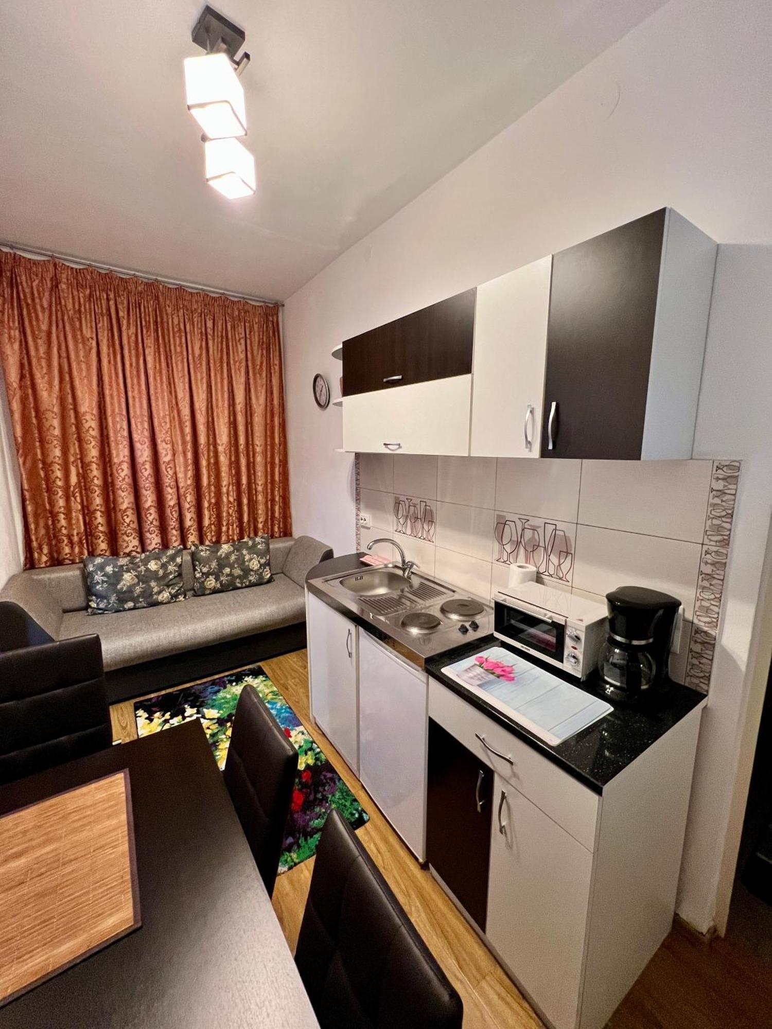 Vio'S Getaway Apartment Sibiu Exterior photo