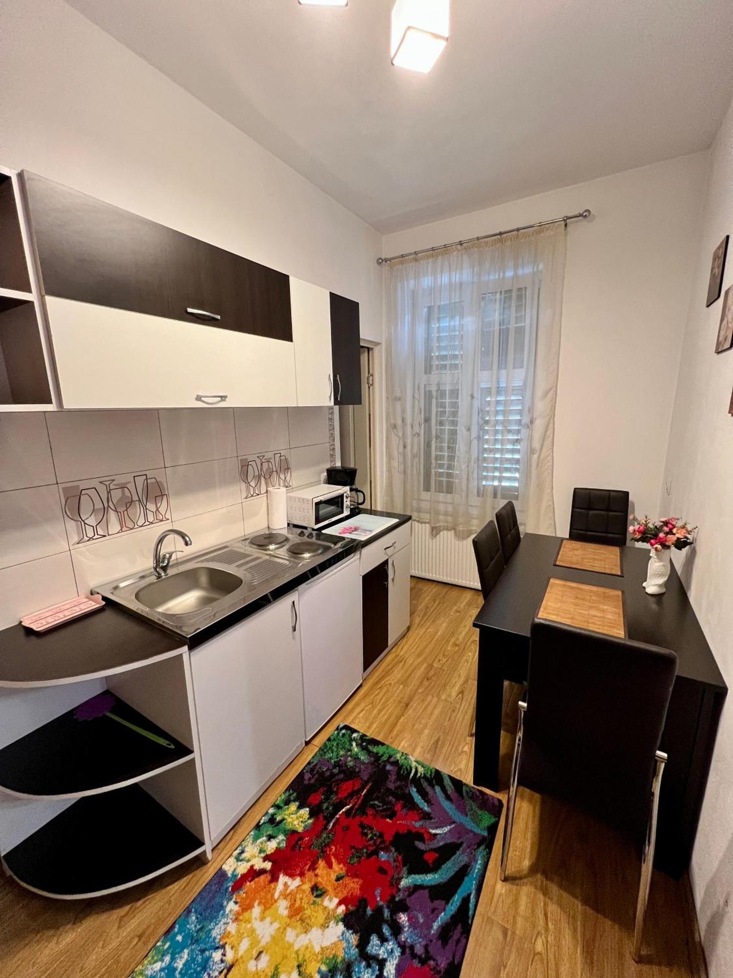 Vio'S Getaway Apartment Sibiu Exterior photo