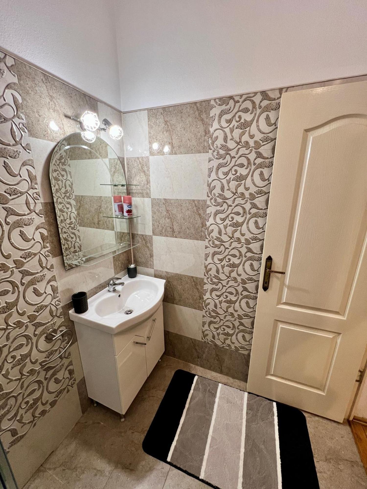 Vio'S Getaway Apartment Sibiu Exterior photo