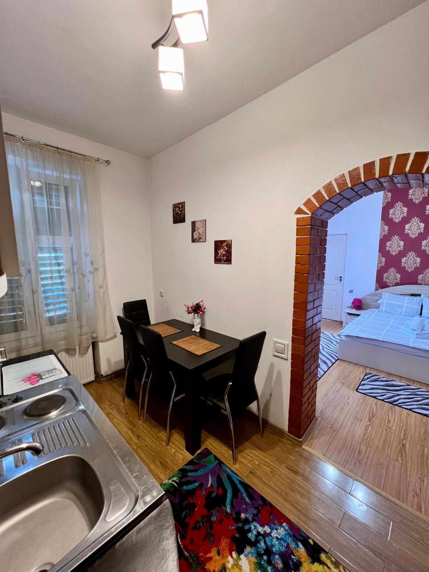 Vio'S Getaway Apartment Sibiu Exterior photo