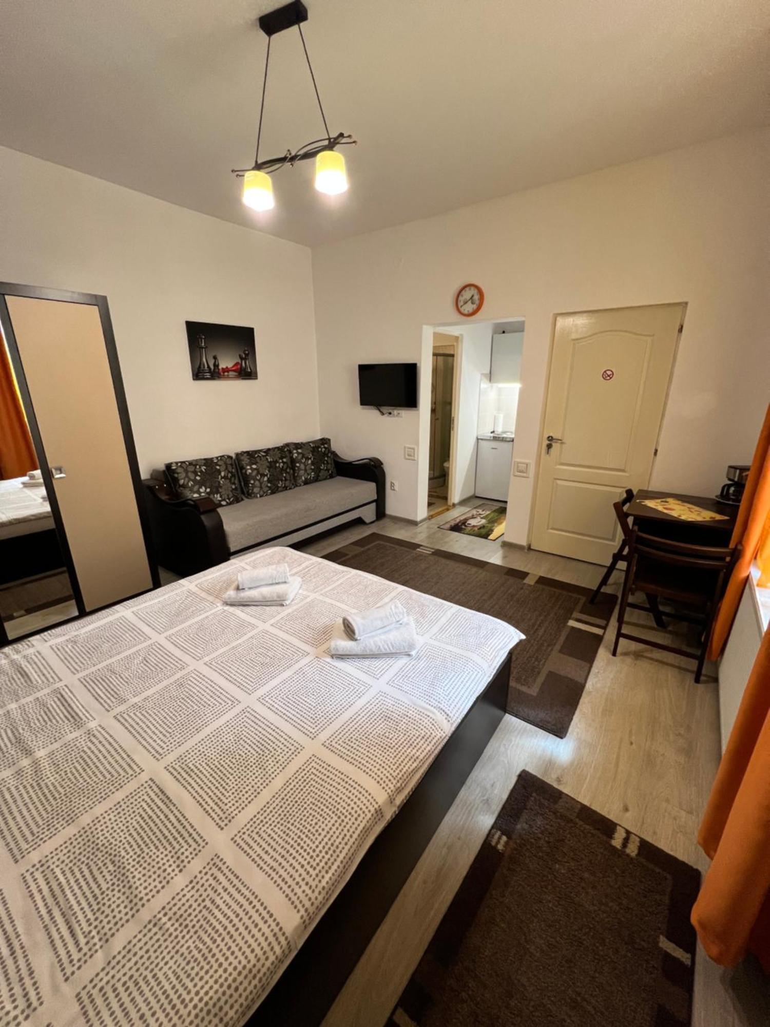 Vio'S Getaway Apartment Sibiu Exterior photo