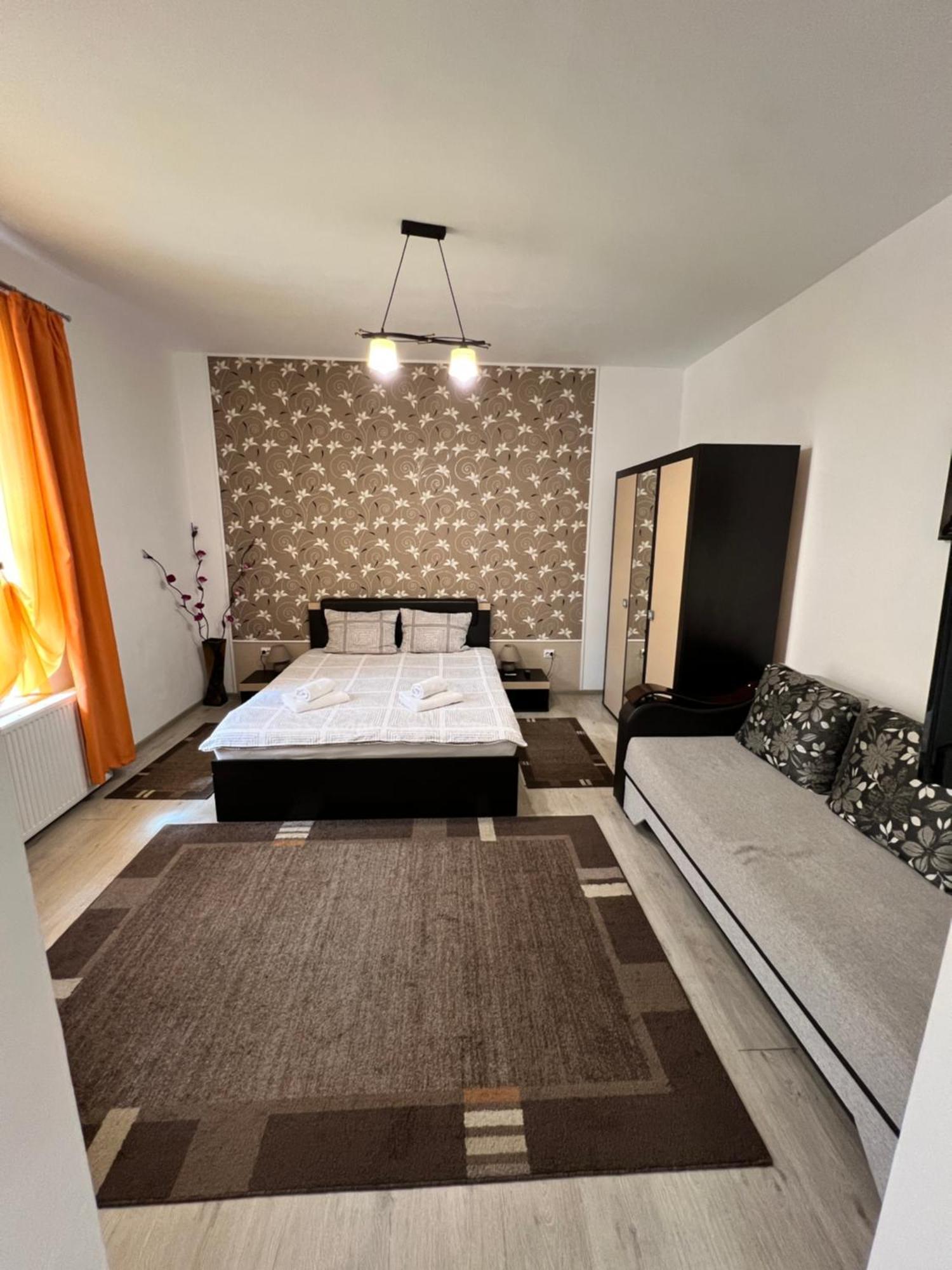 Vio'S Getaway Apartment Sibiu Exterior photo