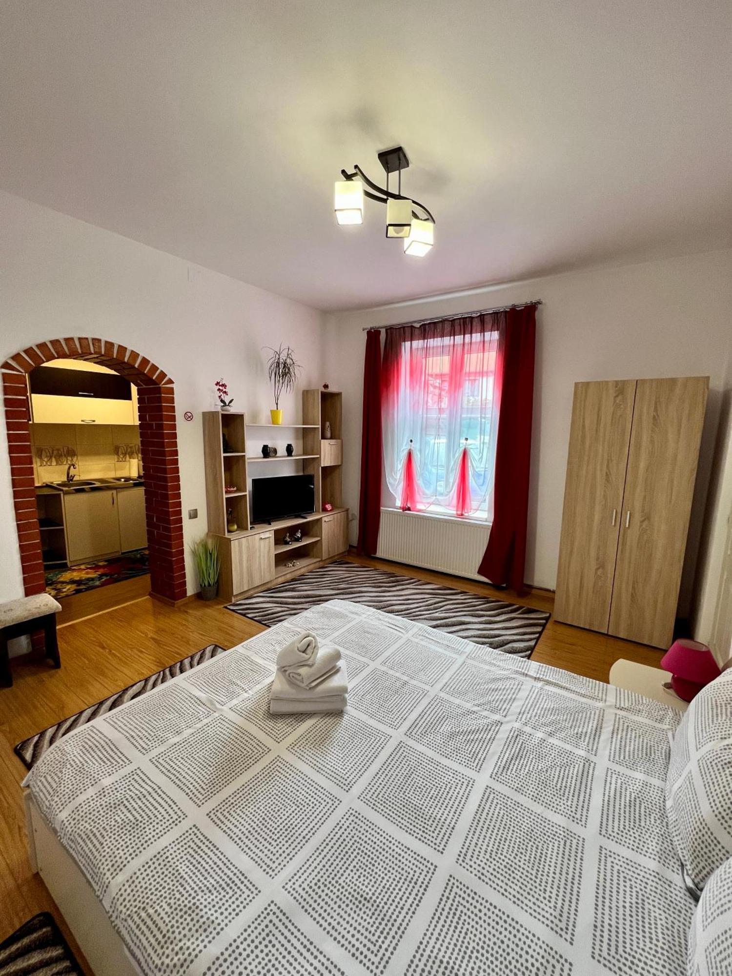 Vio'S Getaway Apartment Sibiu Exterior photo