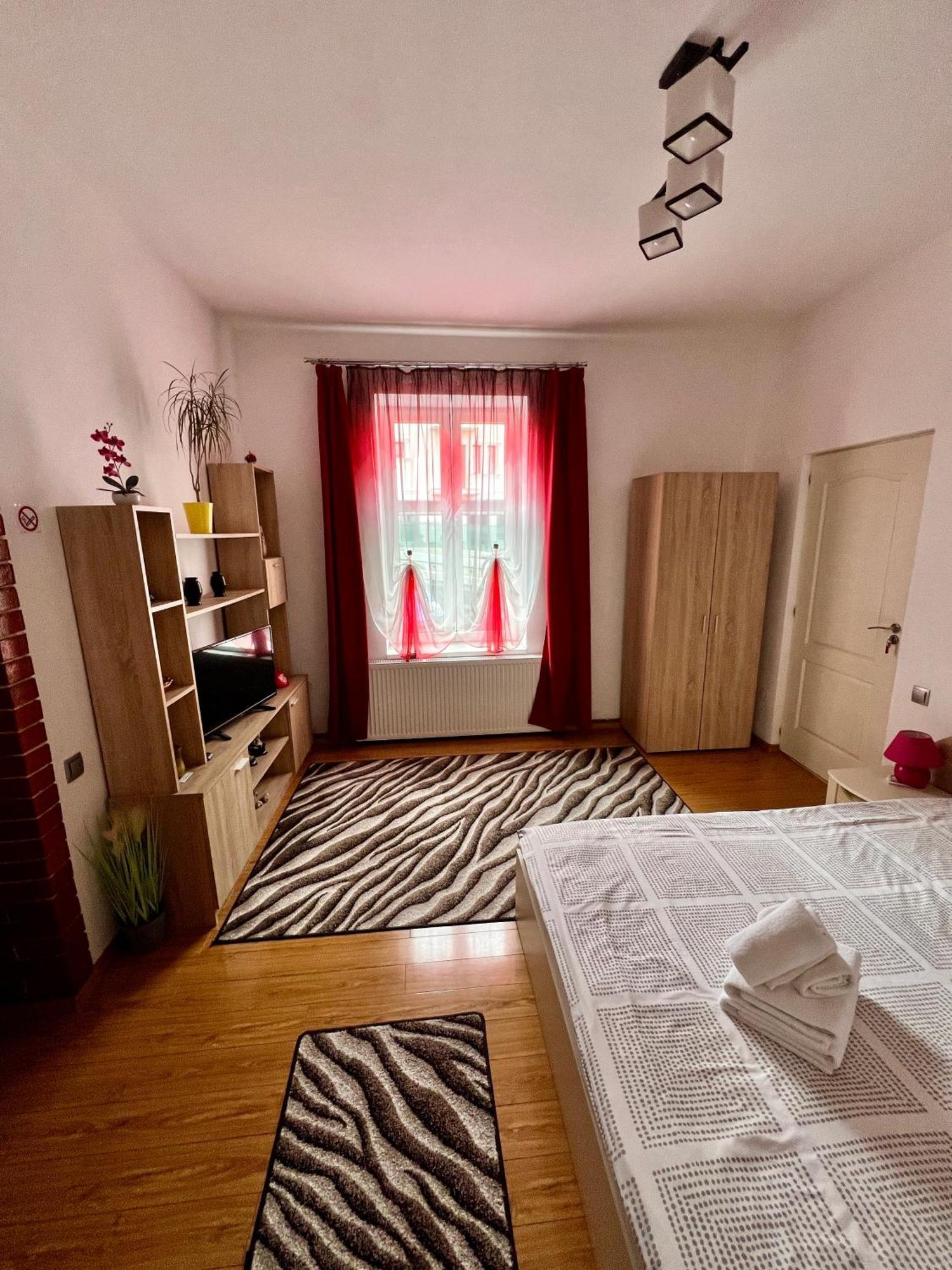 Vio'S Getaway Apartment Sibiu Exterior photo